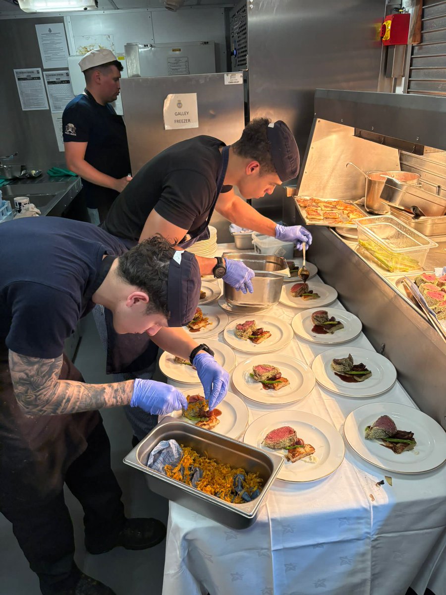 HMS_Richmond's tweet image. Our incredibly talented chefs have been honing their culinary skills onboard. A vital asset for Defence Engagement during our time in the #IndoPacific
LCS Luke Hetherington and CS Reuben Stewart did a fantastic job.
@RoyalNavy
@COMUKCSG
#CSG25