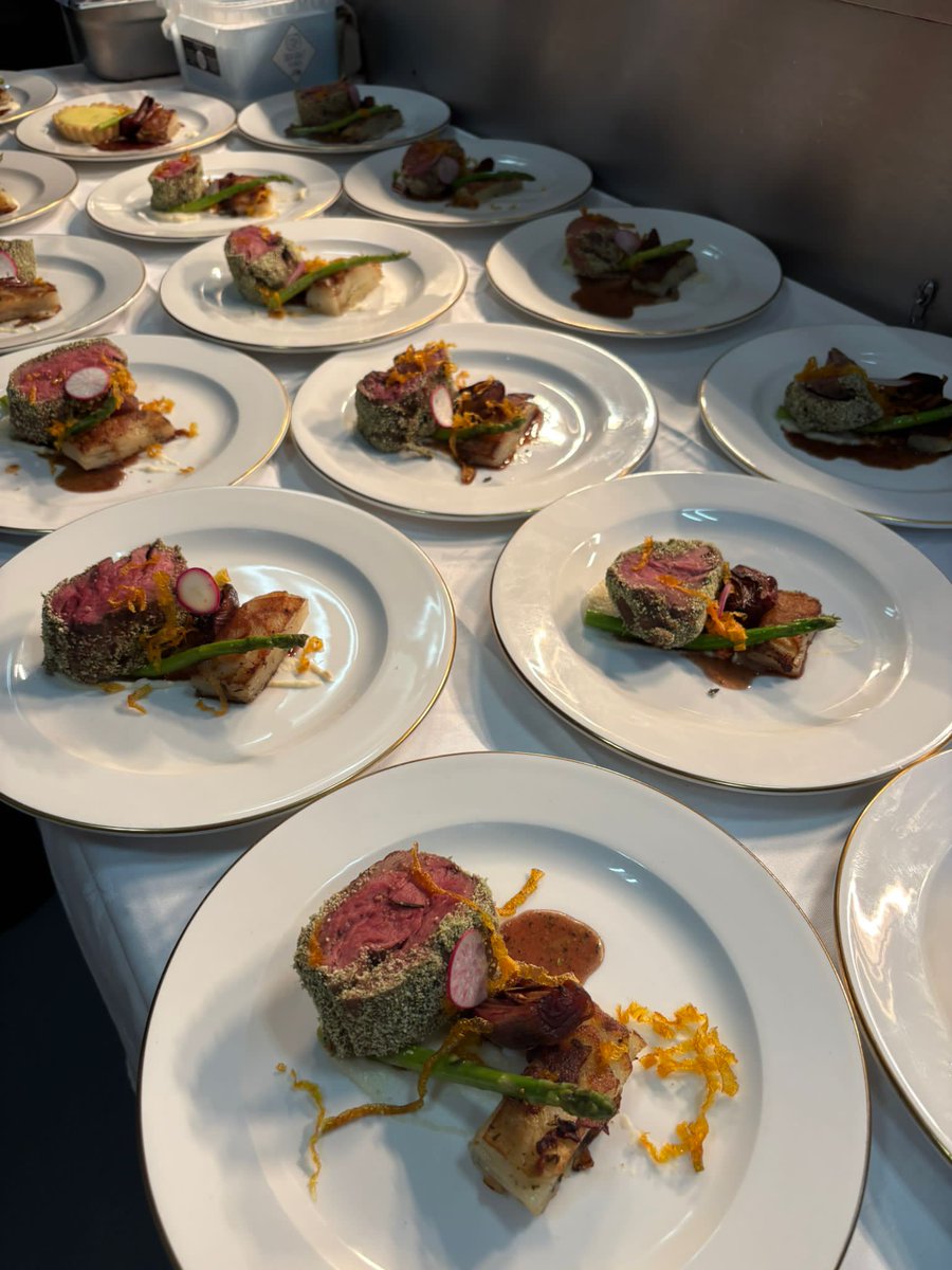 HMS_Richmond's tweet image. Our incredibly talented chefs have been honing their culinary skills onboard. A vital asset for Defence Engagement during our time in the #IndoPacific
LCS Luke Hetherington and CS Reuben Stewart did a fantastic job.
@RoyalNavy
@COMUKCSG
#CSG25