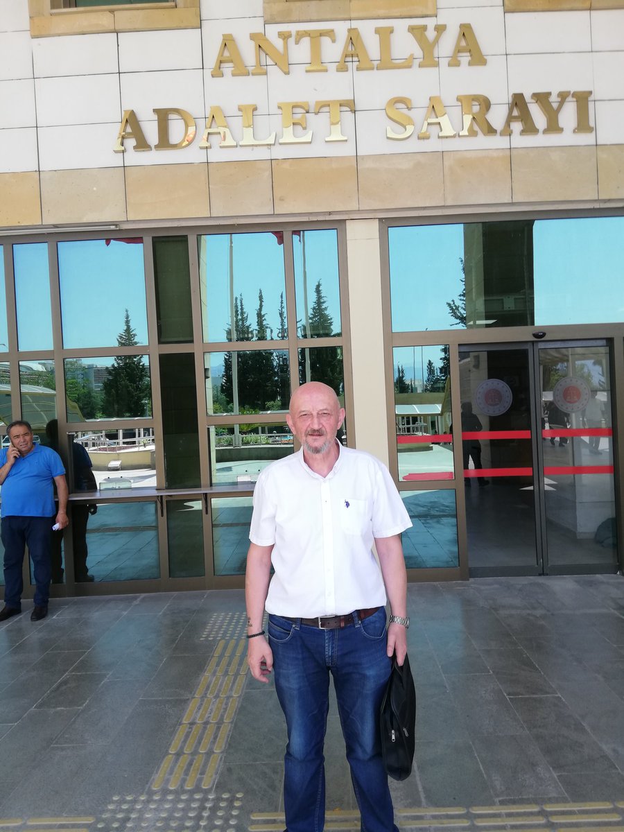 #BurakİçinAdaletİstiyoruz Oğlumun KATİLLERİ belli olduğu halde 14 yıldır "KASTEN ÖLDÜRME" olarak devam eden Oğlumun Cinayet Dosyasında görevli Savcının vicdana gelmesini bekliyoruz ❗Adalet Sarayları var içinde ADALET yoook ❗❗❗