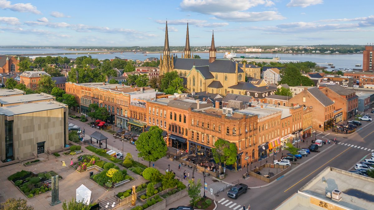 🚨BREAKING NEWS🚨

Charlottetown will make history when it hosts the Scotties Tournament of Hearts for a record-breaking fifth time. The 2027 Scotties Tournament of Hearts will be hosted at the Eastlink Centre in Prince Edward Island.

Read more ➡ curling.ca/blog/2025/06/1…