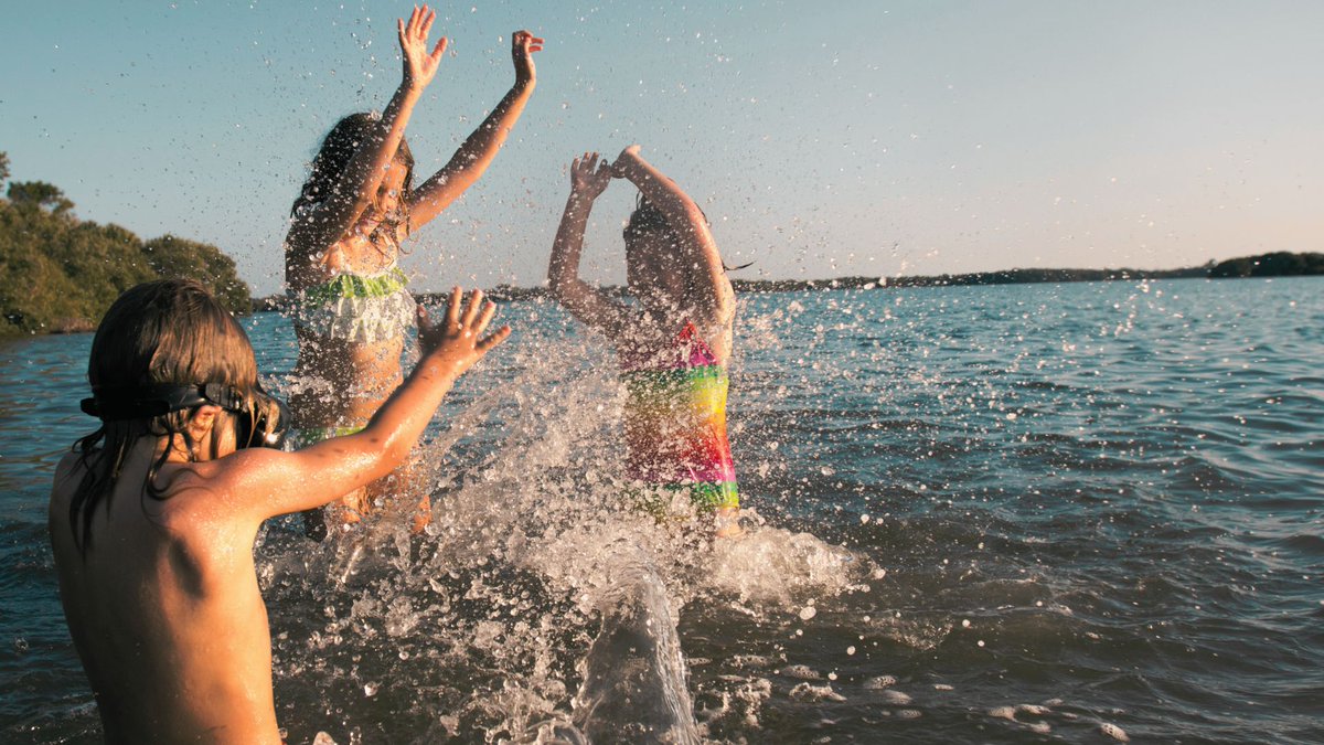 Update droogteblog: Na regen komt zonneschijn (en droogte). Het blijft warm en droog. We vangen droogte op dankzij opgeslagen water, maar aanvoer stijgt en water verdampt snel. Zwemmen kan, let op blauwalg. Check zwemwater.nl 🌞💦 Lees meer👉 wdodelta.nl/droogteblog-re…