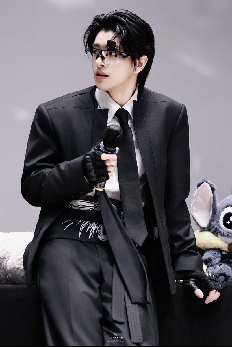 he’s so handsome… #JAKE #제이크
