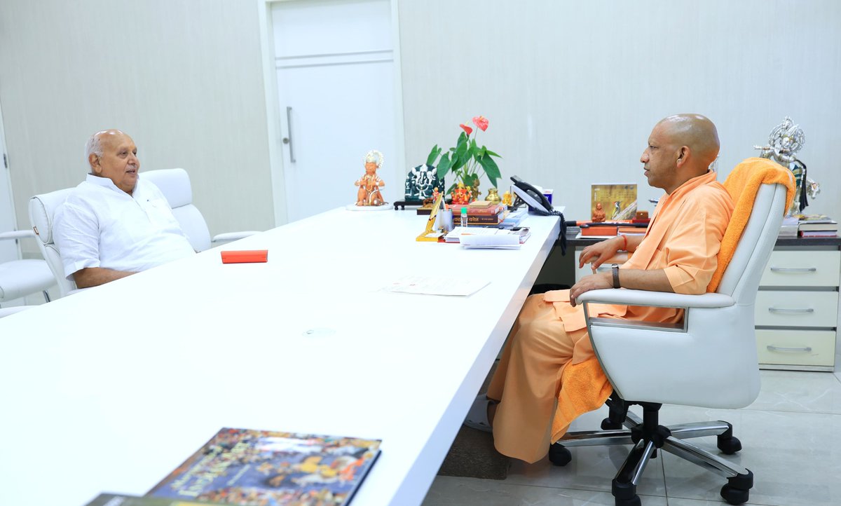 मुख्यमंत्री श्री <a href="/myogiadityanath/">Yogi Adityanath</a> जी महाराज से आज लखनऊ में उत्तर प्रदेश सरकार में माननीय कैबिनेट मंत्री श्री सूर्य प्रताप शाही जी ने शिष्टाचार भेंट की।

<a href="/spshahibjp/">Surya Pratap Shahi</a>