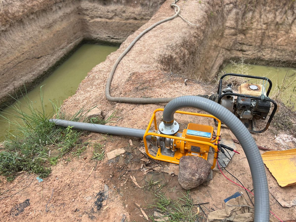 Another motopump replaced by an ennos solar pump! ⛽➡️🌞

With a water flow of up to 520 litres per minute, the 2 HP sunlight pump is the perfect replacement for a centrifugal motopump: same water flow, same frame for placing it near the water source, but no running costs! ✅