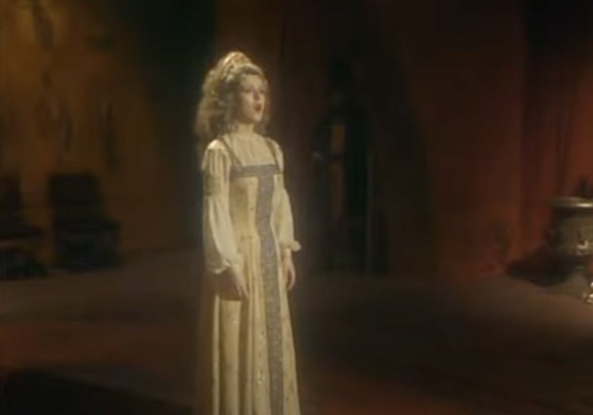 in awe of how gorgeous the costumes actually were in these faerie tale theatre segments