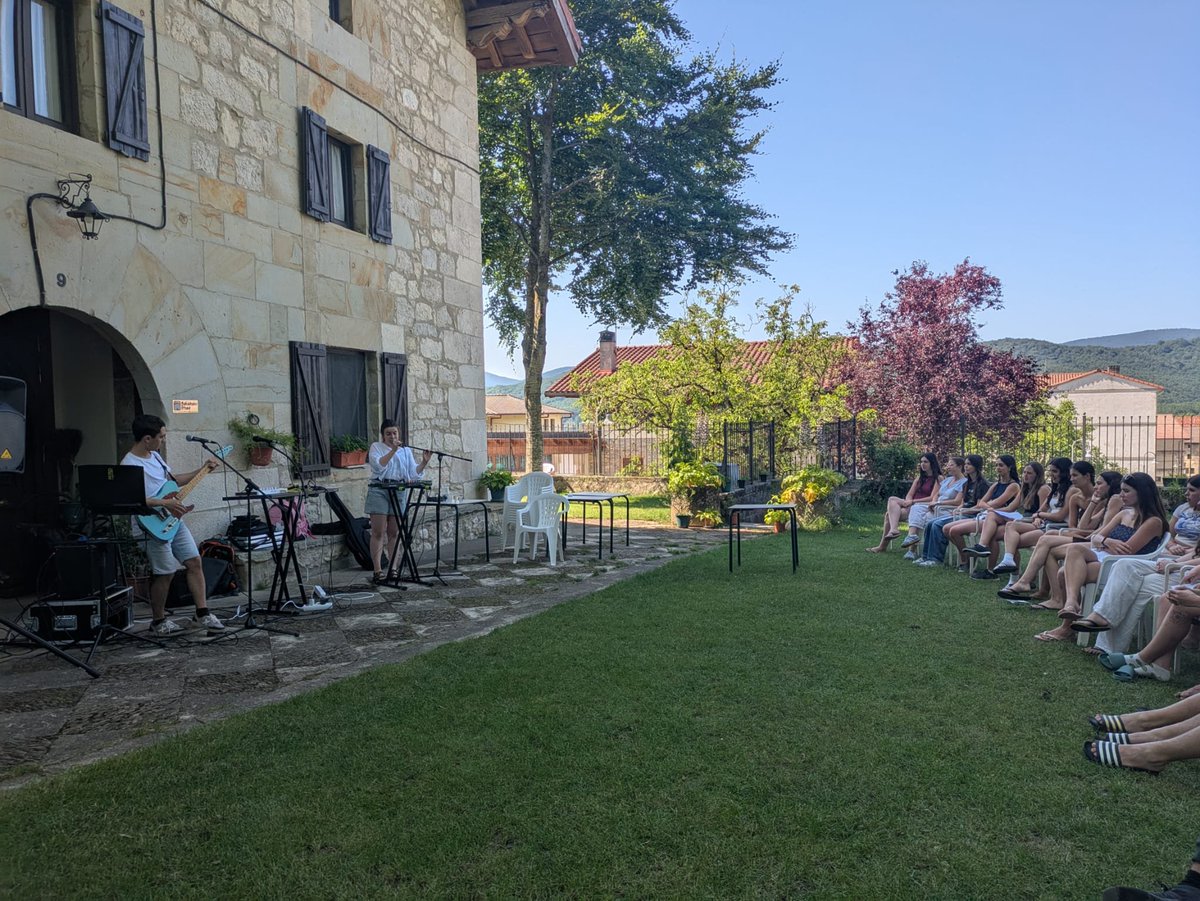 Sakanan dago Bakaikuko Etxea eta atzo bertako Ganibet taldearen bisita jaso zuten barnetegian dauden gazteek
 #barnetegia
