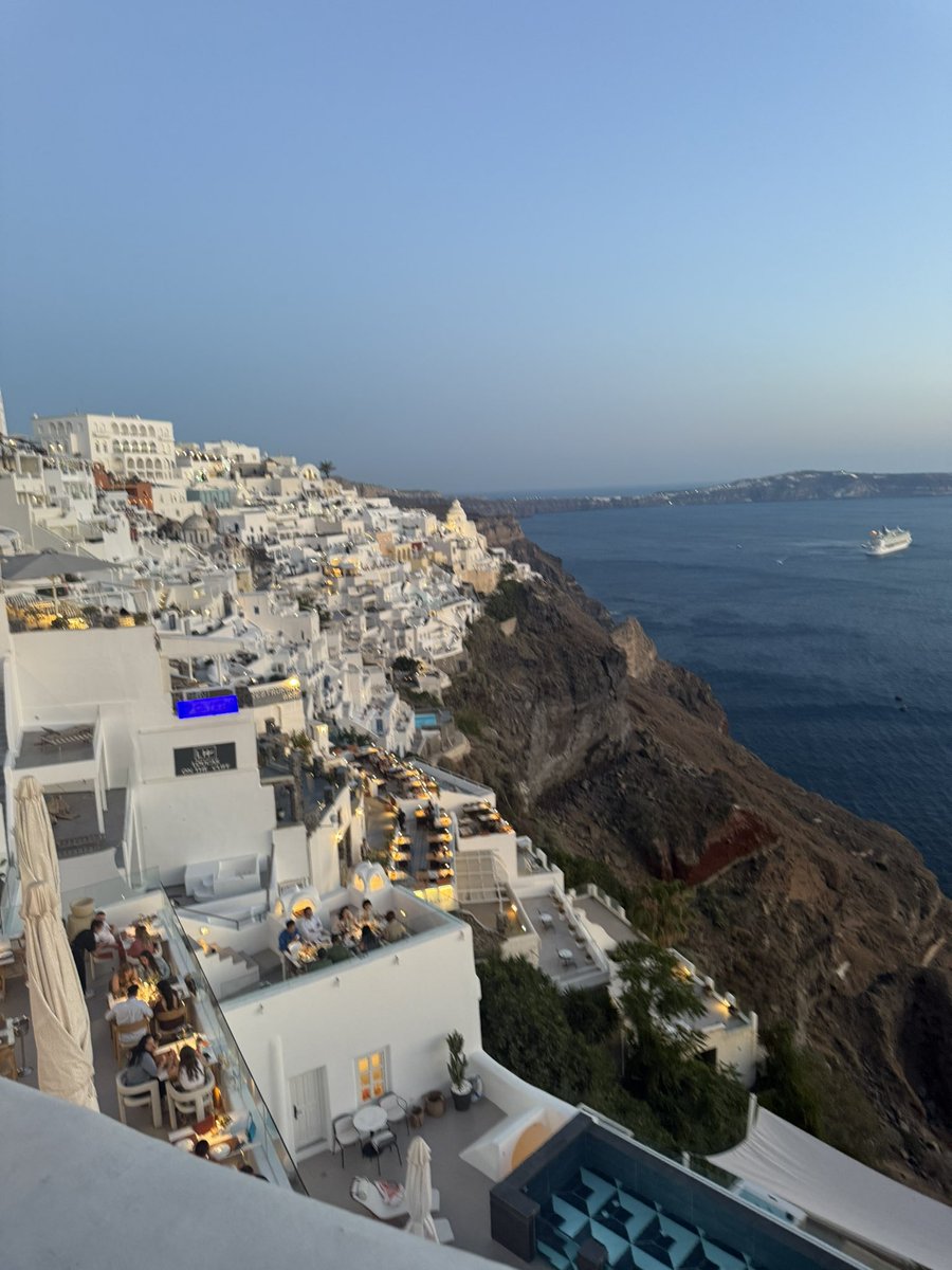 LeahDulce44's tweet image. Living my best life in Santorini!!💙🇬🇷🌊🐚🍹🏙️🌅 #Santorini #Fira  #Greece #VacationVibes