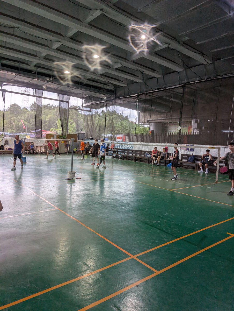 搬到南勢角終於從軟體認識到第一個不是色色導向的朋友🥹
打球最快樂

（打半場被電到吱吱叫）
（人家甚至沒有出五分力）
（好熱好喘但好讚）
（被電才會長大）