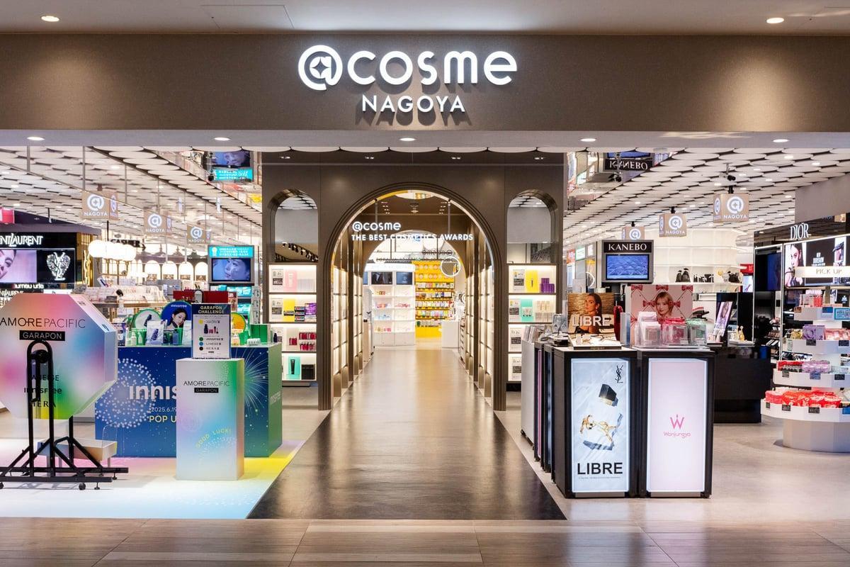 【新着】国内3店舗目となるアットコスメ旗艦店「アットコスメナゴヤ」がオープン。髙島屋との連携で“東海地方で一番多くのコスメと出合える場所”に。 fashionsnap.com/article/atcosm…