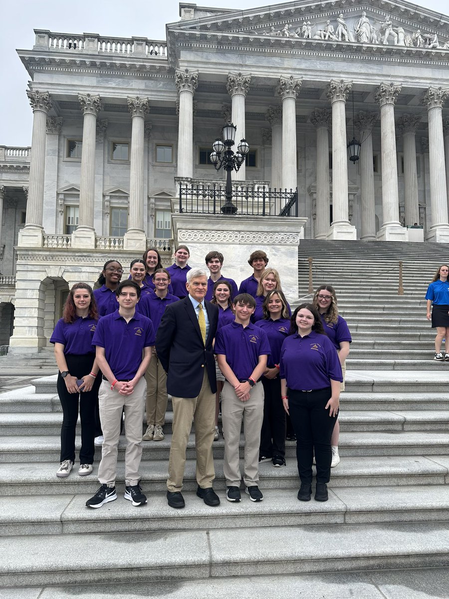 AssnOfLACoops's tweet image. Selfies with @BillCassidy? Yes, please!

Thanks so much to Senator Cassidy and his staff for meeting with our Youth Tour delegates this morning!

#YTDC25
