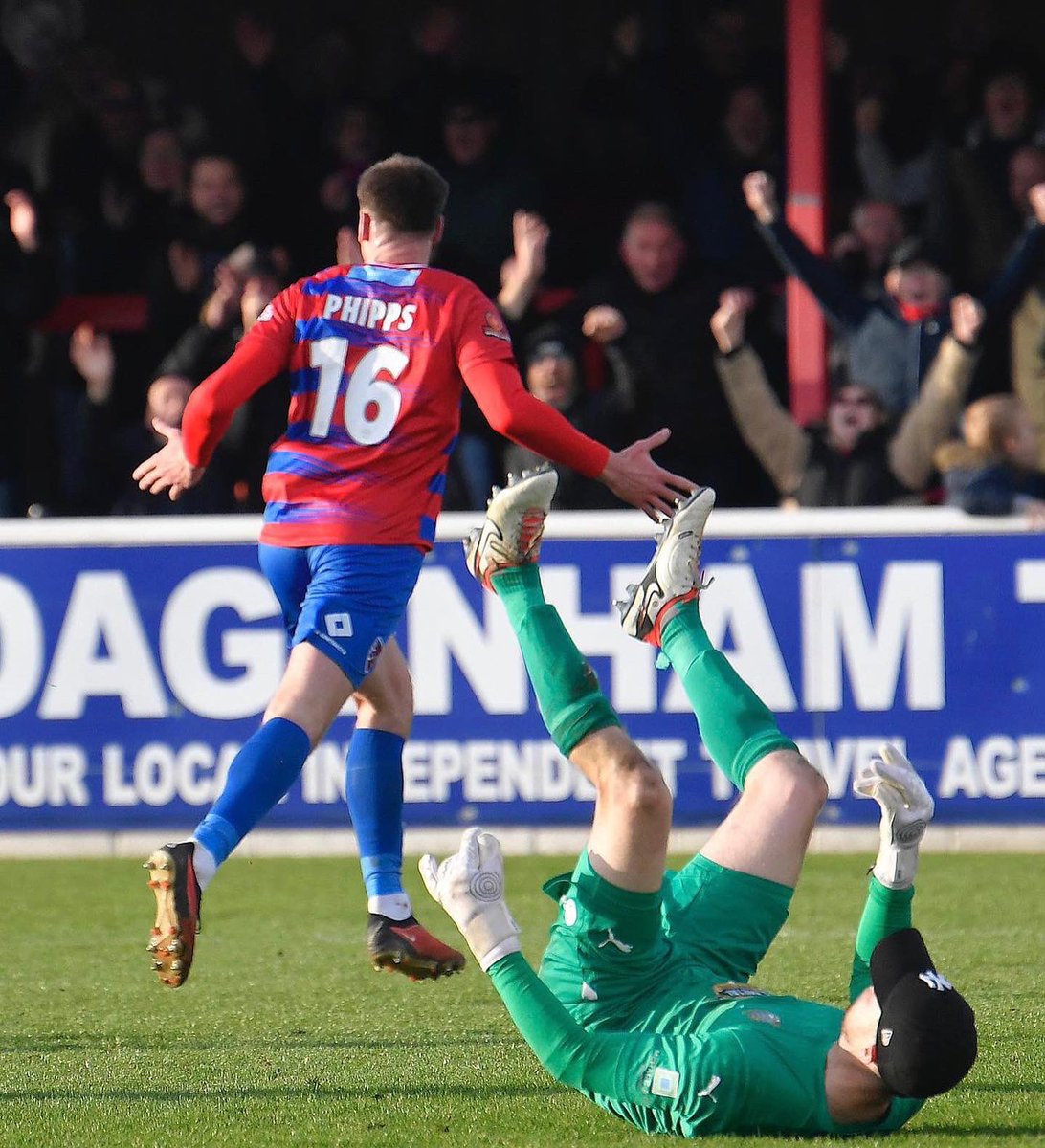 phipps_harry's tweet image. To all the Daggers fans, staff and fellow players it has been an absolute honour and pleasure knowing, working with and playing in front of such a loyal fanbase. I just can’t thank you enough for all the support over the last 7 seasons and I wish nothing but future success 💙❤️