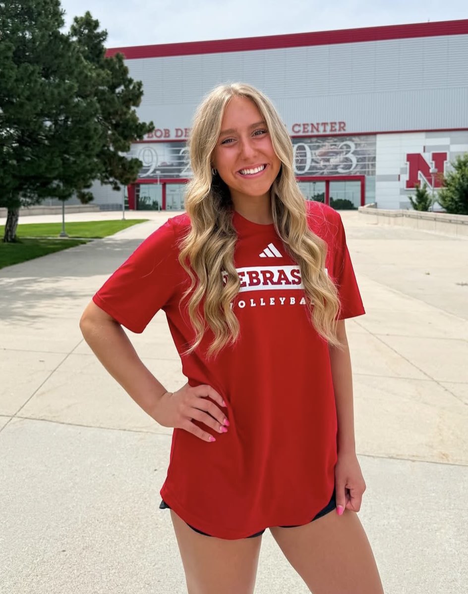 Malorie Boesiger, 5-foot-9 Setter

🤩❤️

Is the No. 14 ranked prospect according to PrepVolleyball and No. 35 by PrepDig.

Attends Norris High School in NE &amp; will follow in the footsteps of her older sister, Maisie, who is a senior defensive specialist for the Huskers!
