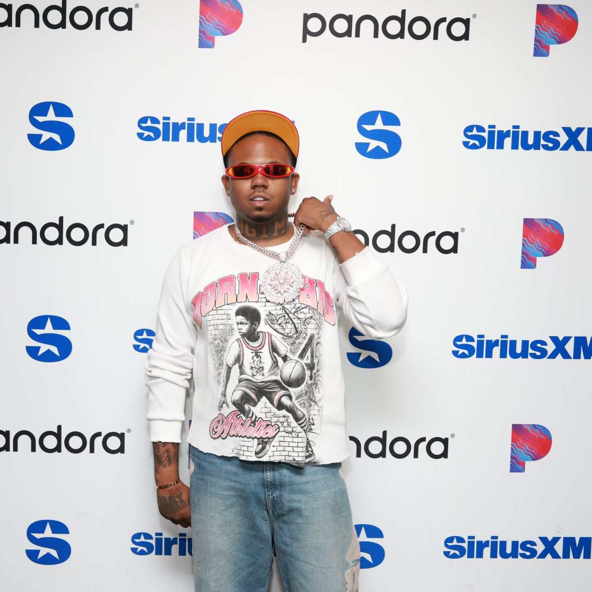 Join us for the conversation with <a href="/Torae/">Torae</a> and <a href="/OfficialBaySwag/">SwiggitySwag</a> right now.
Click here to listen: siriusxm.com/player/episode… 

#TheTorGuide #SXMHipHop #HipHopNation