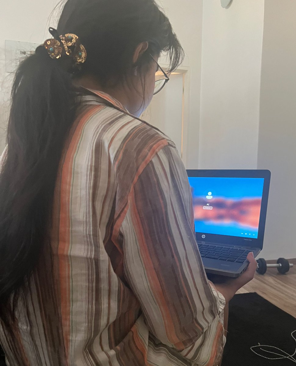 Další 2 PC jsme ve spolupráci s <a href="/spolek_vlcimaky/">Spolek VLČÍ MÁKY</a> předali dětem bývalého afghánského tlumočníka spolupracujícího s Armádou ČR. Jeho rodina byla evakuována po převzetí země Tálibánem. V Česku se snaží postavit na vlastní nohy, stroje jim usnadní studium SŠ a orientaci v novém světě