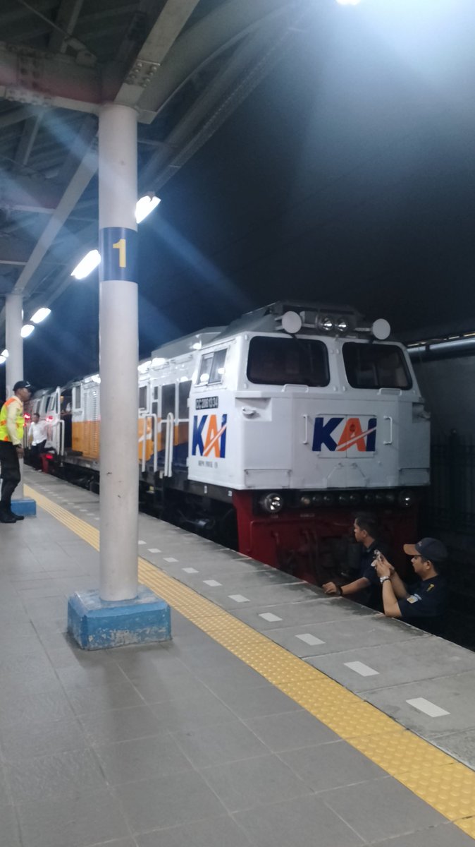 elxsky's tweet photo. @cules0409 @txtdrbekasi Masih diperbaiki keknya kak https://t.co/H6TJOwFxeA