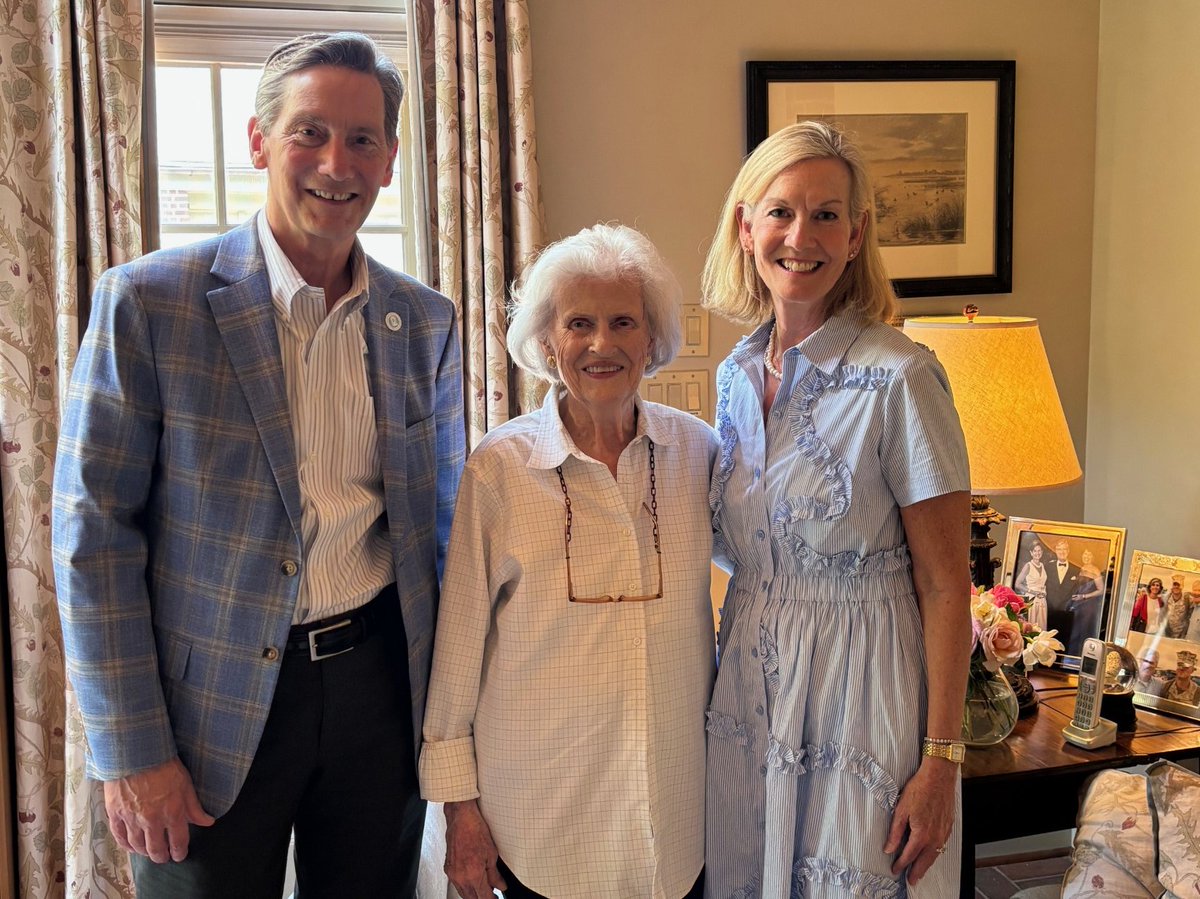 It was an honor to meet #UNC alumna Pepper Dowd in Charlotte recently. Pepper has supported Tar Heels and the <a href="/unccollege/">UNC College of Arts and Sciences</a> for over five decades and was pivotal in creating the Arts and Sciences Foundation, which celebrates its 50th anniversary this year.