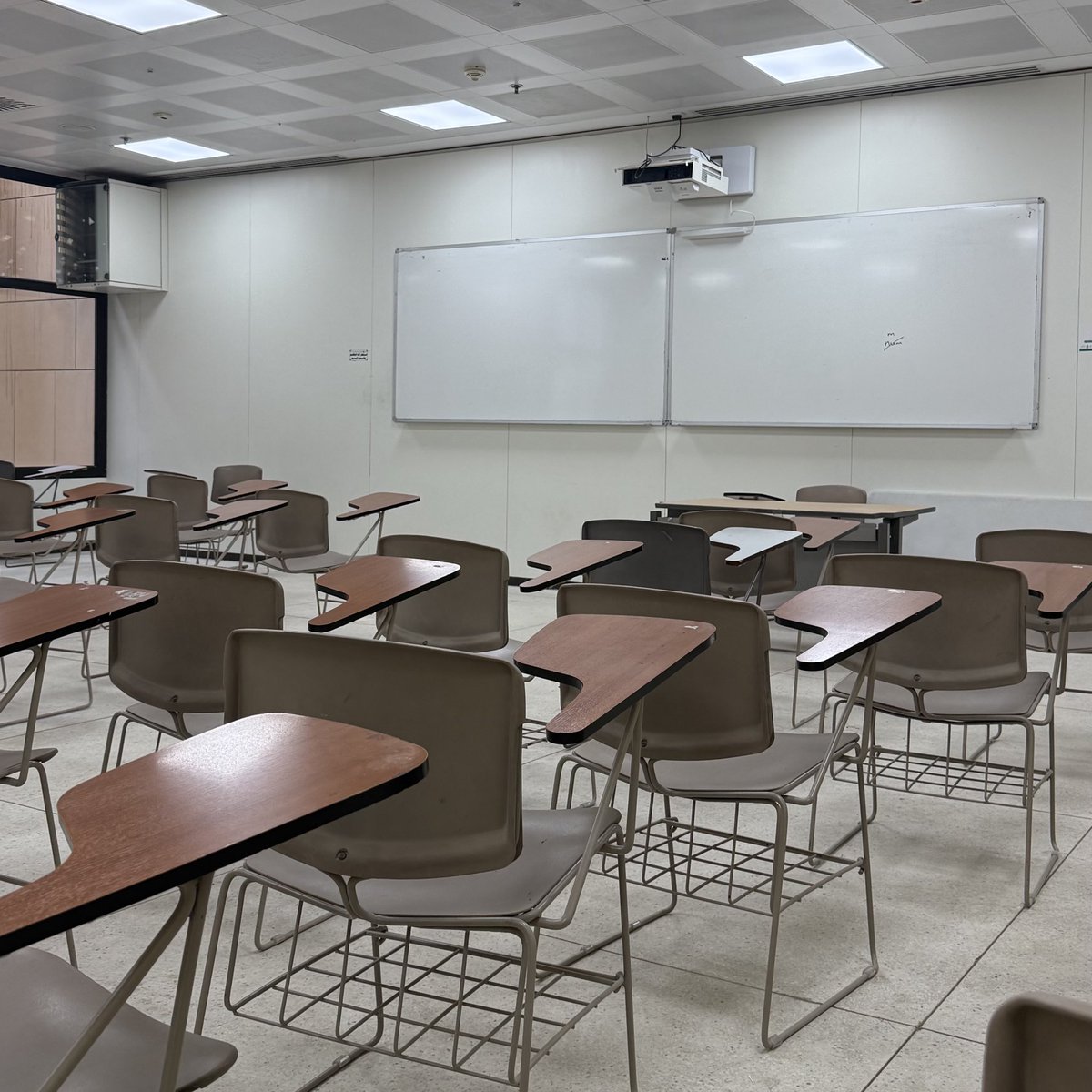 AljurRe's tweet photo. الحمد لله حتى يبلغ الحمد منتهاه 🤍
اليوم طويت آخر ورقة اختبار في رحلتي الجامعية
رحلة كانت طويلة ومليئة بلحظات سعيدة تبقى في الذاكرة وأيام لا تُنسى.
تعلمت منها معنى الصبر الحقيقي
وأن ما بعد التعب إلا الفرج 
وما توفيقي إلا بالله وبه أستعين لما تبقّى من الطريق 🌿 https://t.co/QQTd0nQvmi