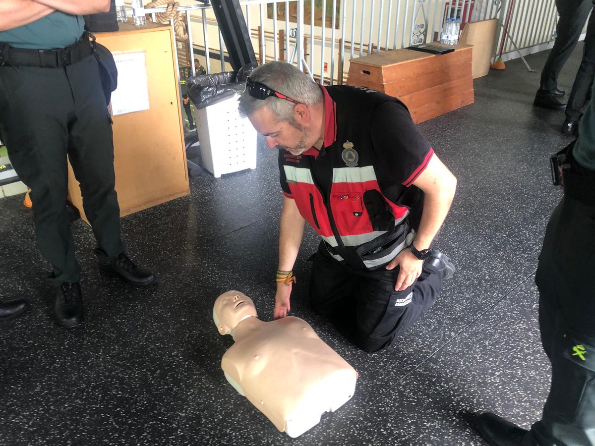 argamboy47's tweet photo. El Lunes estuve  en la Academia de Guardia Civil en Baeza con varios compañer@s de Asoprotecor Emergencias como sanitarios y doy las gracias al 061 de Jaén por contar siempre con nuestra Asociación Asoprotecor Emergencias. https://t.co/kWXuR6Rg2o