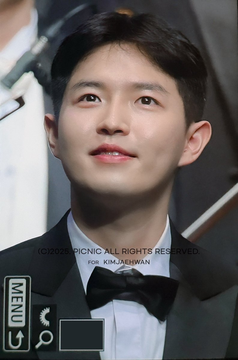 ㅎ r........ 2층 윈두 보는 눈빛 ✨️ 
아름다와요 궁전이네요