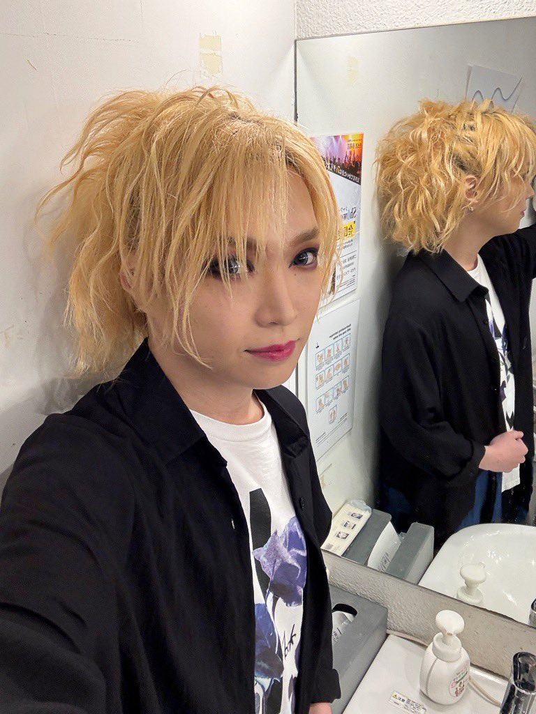 赤羽ReNYalphaにてお世話になっているボイストレーナーYUJIさんの生誕イベント「SKY FLYERS 08 YUJI’s 60th Birthday Bash!!  〜KANREKI Special〜」でした！皆さんありがとうございました😊
お祝いムード満点の、愛に溢れまくったイベントでした🎉