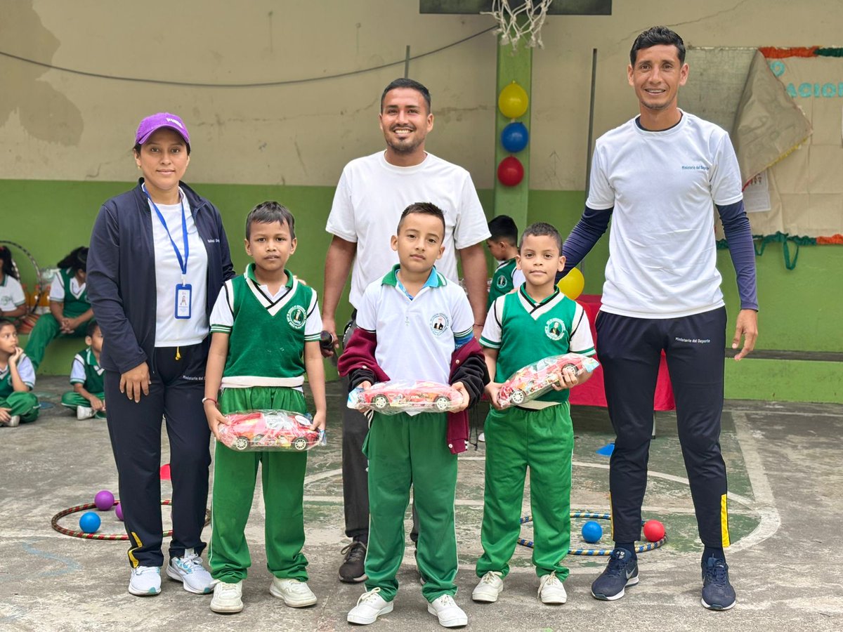 DeporteDZ8's tweet photo. 📍#Vinces

Mediante Niños Felices Crecen con Amor, disfrutamos una jornada de juegos tradicionales y actividades recreativas pensadas especialmente para los más pequeños.

#ElNuevoEcuador 🇪🇨 https://t.co/yk1Br0Ob87