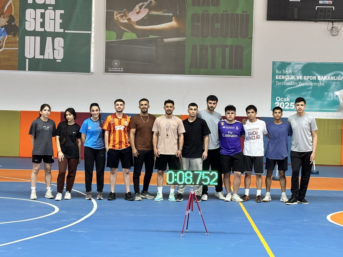 mhmtclk004's tweet photo. 📍İslahiye Gençlik ve Spor İlçe Müdürlüğü
Yeni yapımı tamamlanan kapalı spor salonumuz da 
🎾 Tenis 
🥋Tekvondo
👮🏻‍♂️PMYO- BESYO hazırlık kurslarımız son hızıyla devam ediyor.

@BBozgeyik_27 @Numannafizsahin @mehmetsoylu2023 @GSB_Gaziantep @ibrahimtknr74 https://t.co/ieETK3PaWj