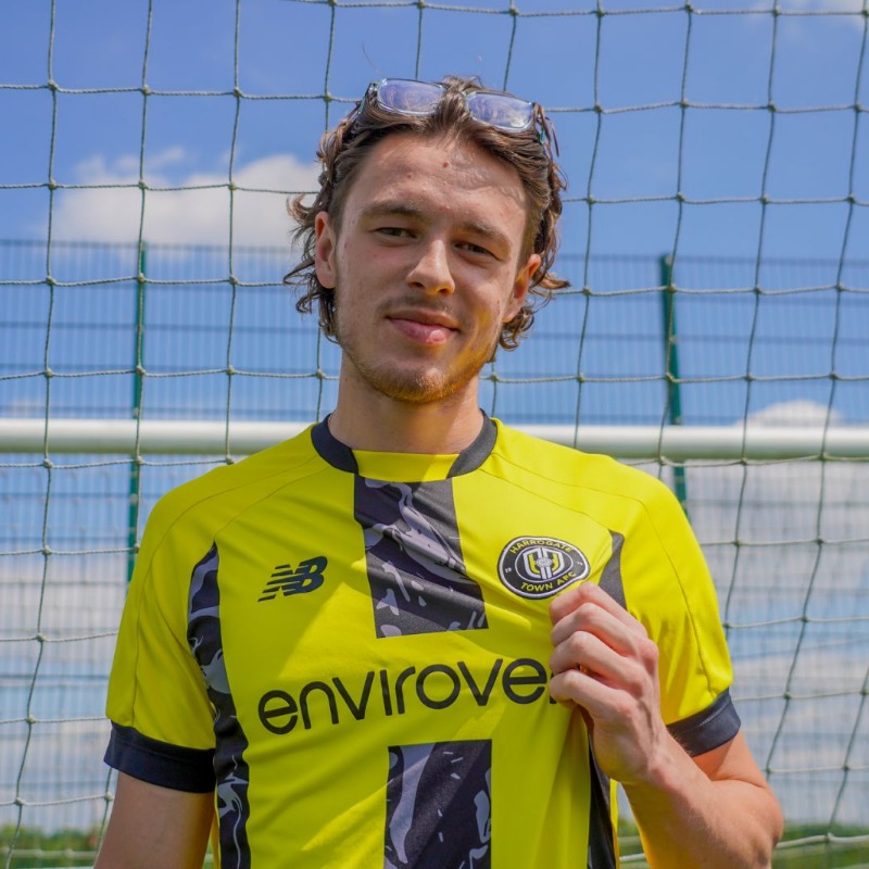 HarrogateTown's tweet photo. Welcome to Harrogate, Reece 🟡
