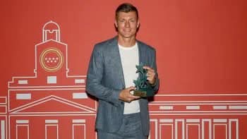 Toni Kroos has received the Seven Star Sports Award from the Community of Madrid as the Best Male Athlete of 2023.