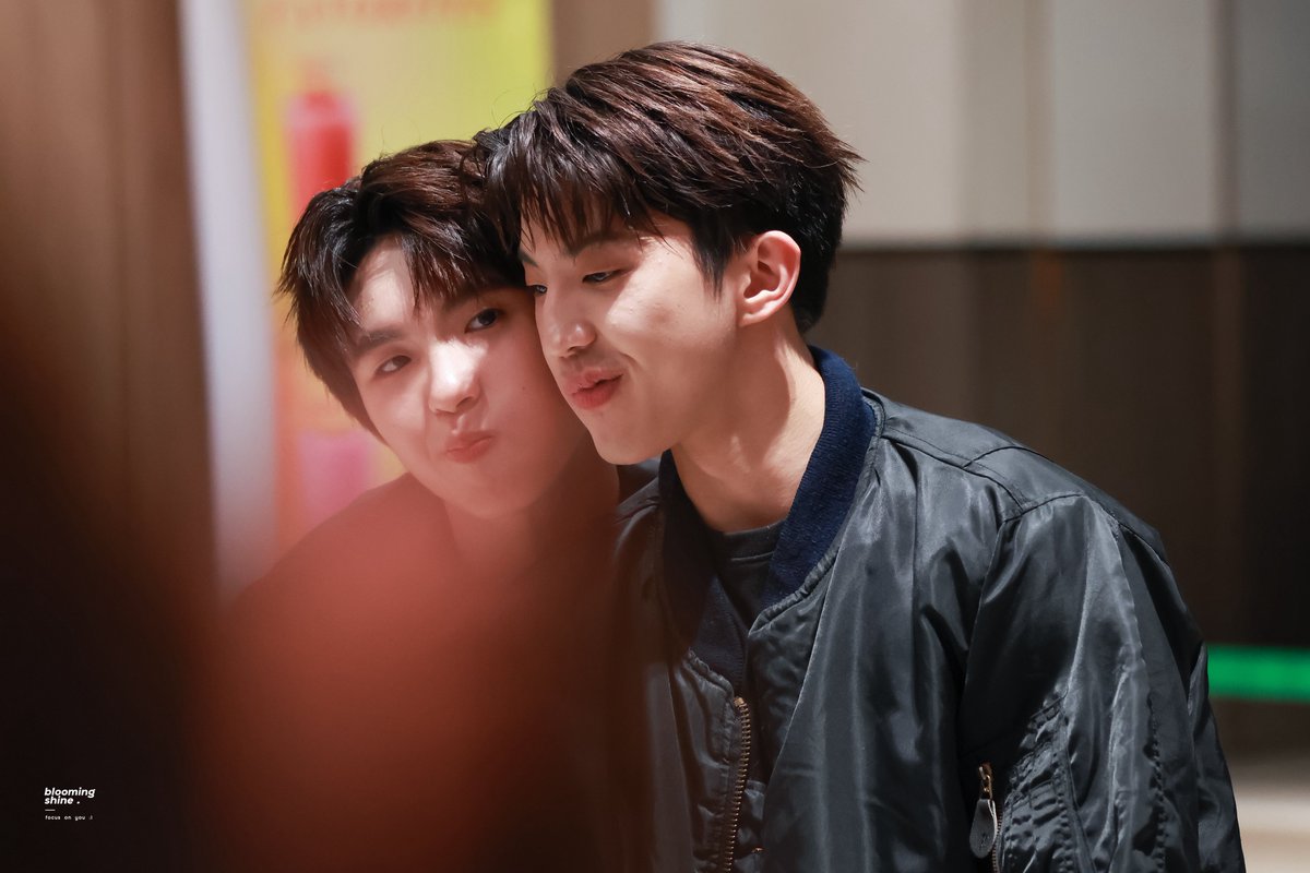 : แนบแก้มที่โครตจะน่ารักเลยยฮือออออ 😭 .

ㅡ

NONG BOYS PRESS TOUR 

#BoysInLoveSeriesLIVE 
#BoysInLoveSeries 
#kenji_kanthee #tananloh_ #KenPaul