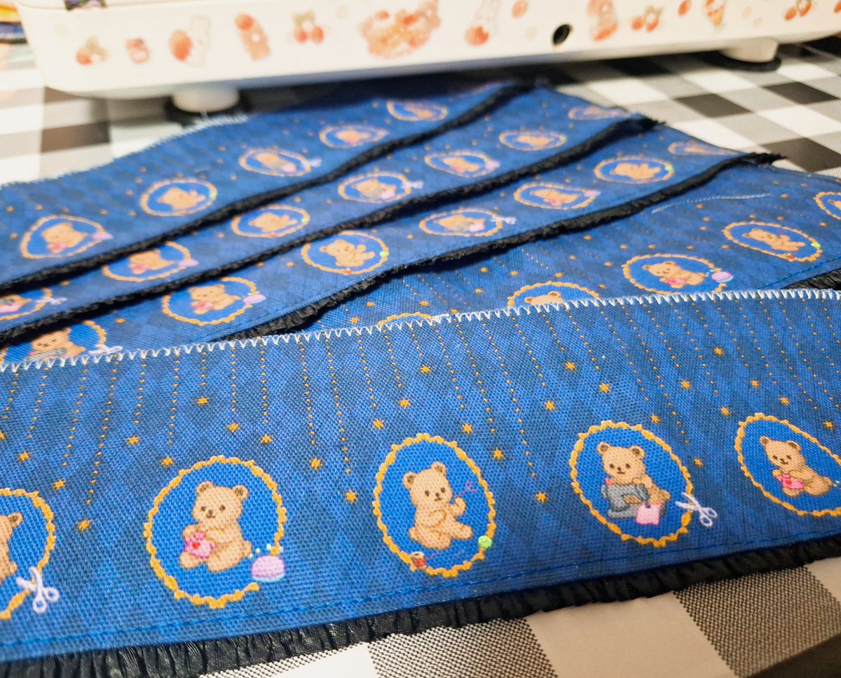 くまちゃんワンピの紺に着手してます(｀･ω･´)ゞ