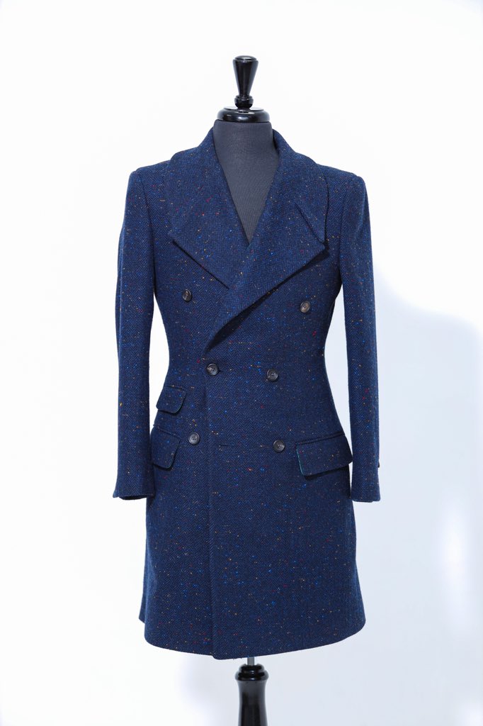 SuitUpLife's tweet photo. Custom made Double-breasted Melton mid-length coat ( fabric coat has so many variant elements to it - Fusion of Herringbone and Birdseye rainbow dots ) #Tweed #WinterIsHere #AtWar #ColourEffectsInTheYarn #Class #FitForKings 👑🇿🇦🌈🧥🥶💙😰☕️ https://t.co/BEXwm4Ty0d