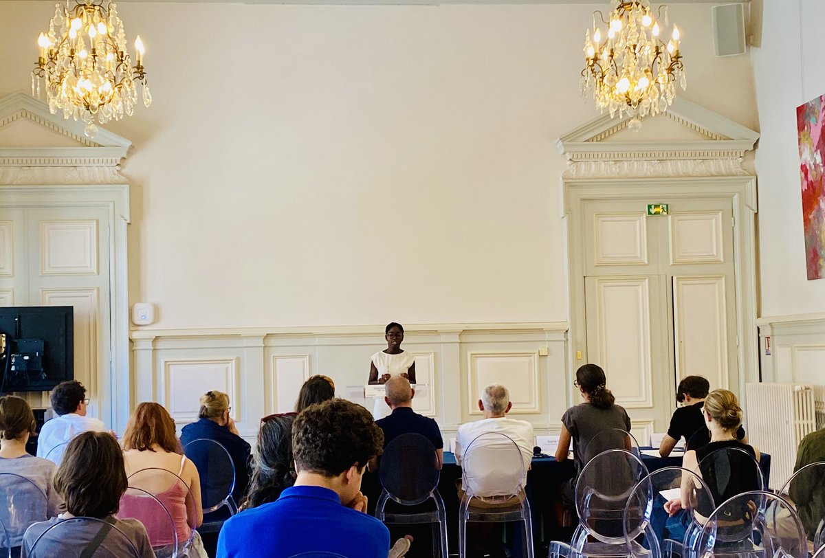 Mairie9Paris's tweet photo. Concours éloquence : la demi-finale! @CourNicolas, entouré de deux proviseurs, d’élèves de @sciencespo , de conseillers de quartier, préside un des deux jurys en salle du conseil devant lequel débattent 15 lycéens de seconde et de première du 9e 🧑‍🎓 👩‍🎓 https://t.co/T74O1oqjhy