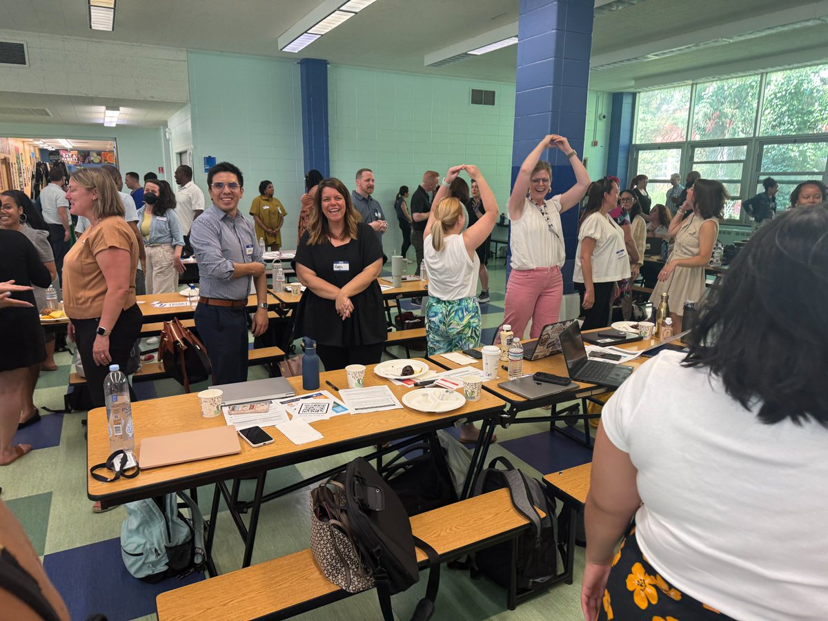 TandL_CPS's tweet image. 🎉 Coming Together for Impact 🎉
This week, @TandL_CPS came together to connect, reflect, and celebrate our collective work in service of students and schools across the district and collaborated across departments to inform SY26 Strategic Planning.💡 @ChiPubSchools