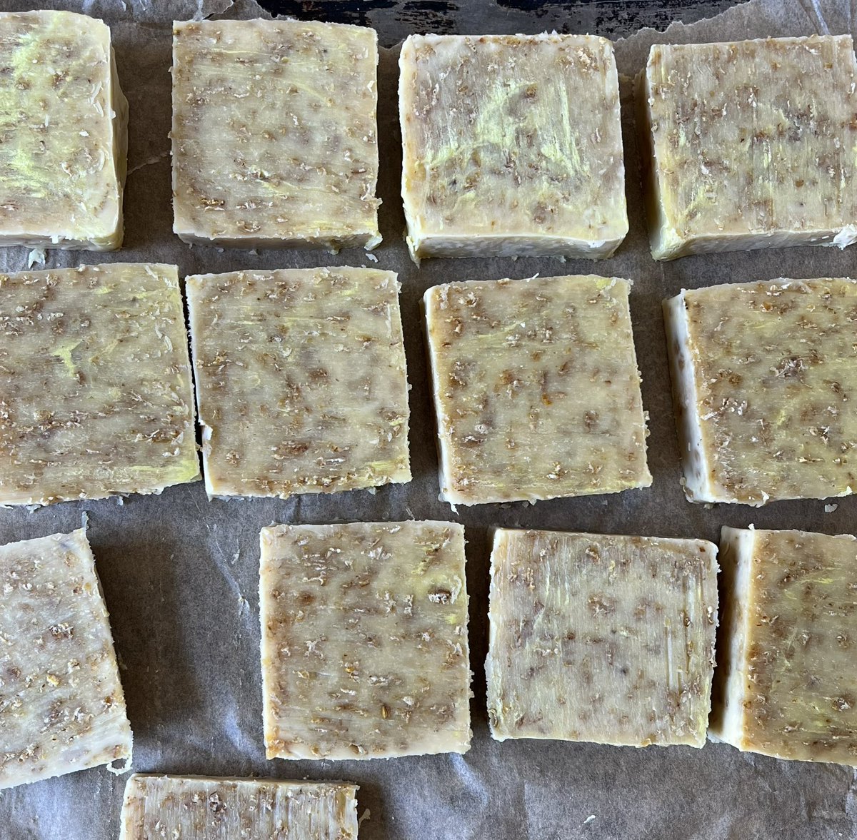 Pleased with these #soap
Oatmeal , dandelion and calendula infused oils, scented with lemongrass essential oils. 😄