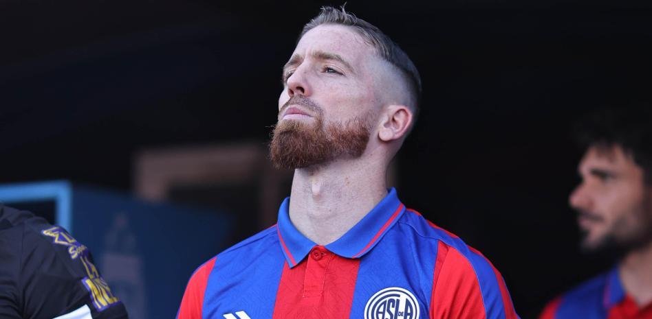 🚨 Iker Muniain no continuará en San Lorenzo por motivos personales, ya que desea estar cerca de sus hijos. Su retirada del fútbol es una posibilidad.

[<a href="/CLMerlo/">César Luis Merlo</a>]