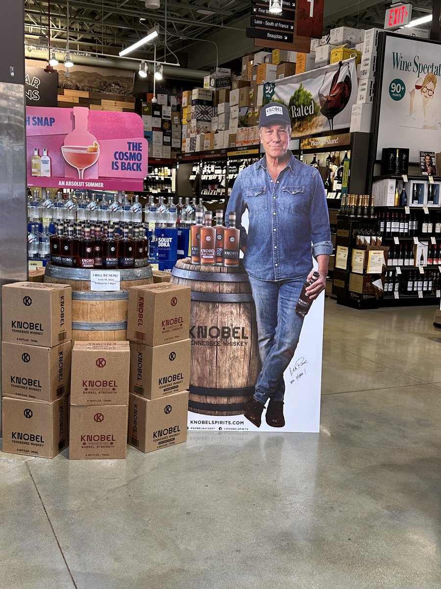 mikeroweworks's tweet image. My old friend Eddie, who I haven't seen in years, just wandered into the @TotalWine in Culver City and learned that I'd be on hand tomorrow to shake hands and take selfies with Angelenos who pick up a signed bottle of Knobel between 6 and 7pm. Eddie sent me these photos, and then…