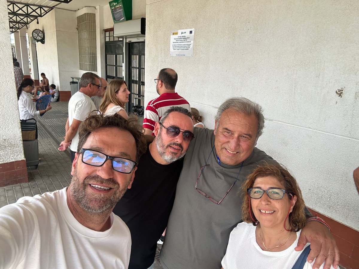 Nuestro agradecimiento a Paco moro --secretario general de Coordinadora de Trabajadores de Andalucía (<a href="/ComunicacionCta/">cta</a>)-- y a su mujer por ese apoyo incondicional y asesoramiento en las elecciones sindicales.

Muchas Gracias.

#ATA
#CTA
#Acerinox
#Acerinoxeuropa