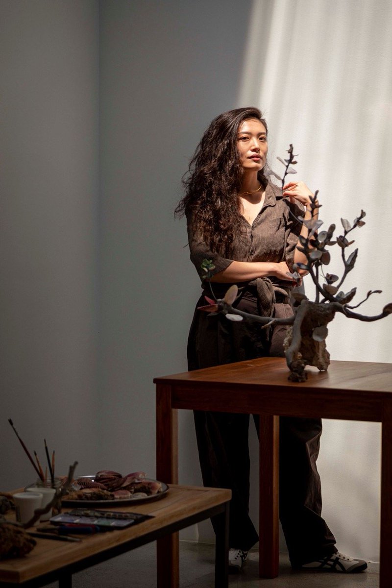 New York–based artist Shuyi Cao transforms raw materials into time-spanning sculptures that bridge geology, ecology and technology. We speak with the artist. Experience her immersive vision from June 25-29 at CAN ART IBIZA #CanArtIbiza25 vein.es/alchemical-enc…