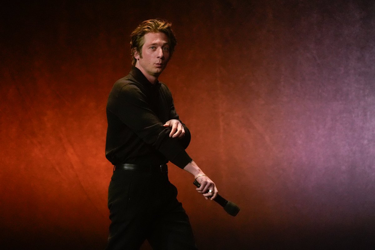 Jeremy Allen White plays rock icon Bruce Springsteen in an upcoming biopic, and the 1st official trailer just dropped. <a href="/DeanRichards/">DeanRichards</a>

WATCH/READ MORE: wgntv.com/news/deans-lis…