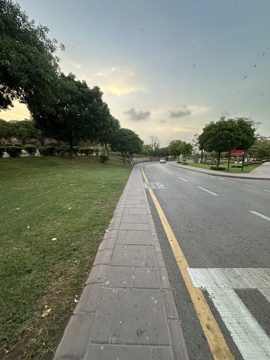 HiCoff33's tweet photo. شام کی چُپ بھی اجنبی لگتی ہے…
جب دل کے لیے کہیں کوئی ٹھکانہ نہ ہو… 💔🌌
#AfterWalk #EmptyHeart https://t.co/wgDq3hXBna