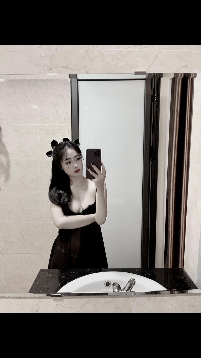 Anhkun99's tweet photo. Hình ảnh người cô giáo thích làm slave cho học sinh 🥹🥹 https://t.co/mGEPBE9kJF