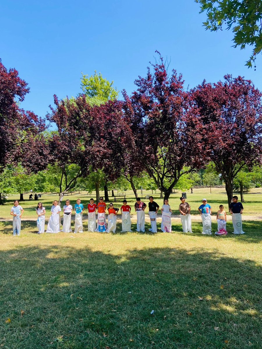 3-J Sınıfı tüm senenin yorgunluğunu “Sene sonu pikniği” ile attı.Eğlendiler,oynadılar ve bir yılı daha geride bırakarak 4.sınıfa geçmenin mutluluğunu yaşadılar… 🎈🥰