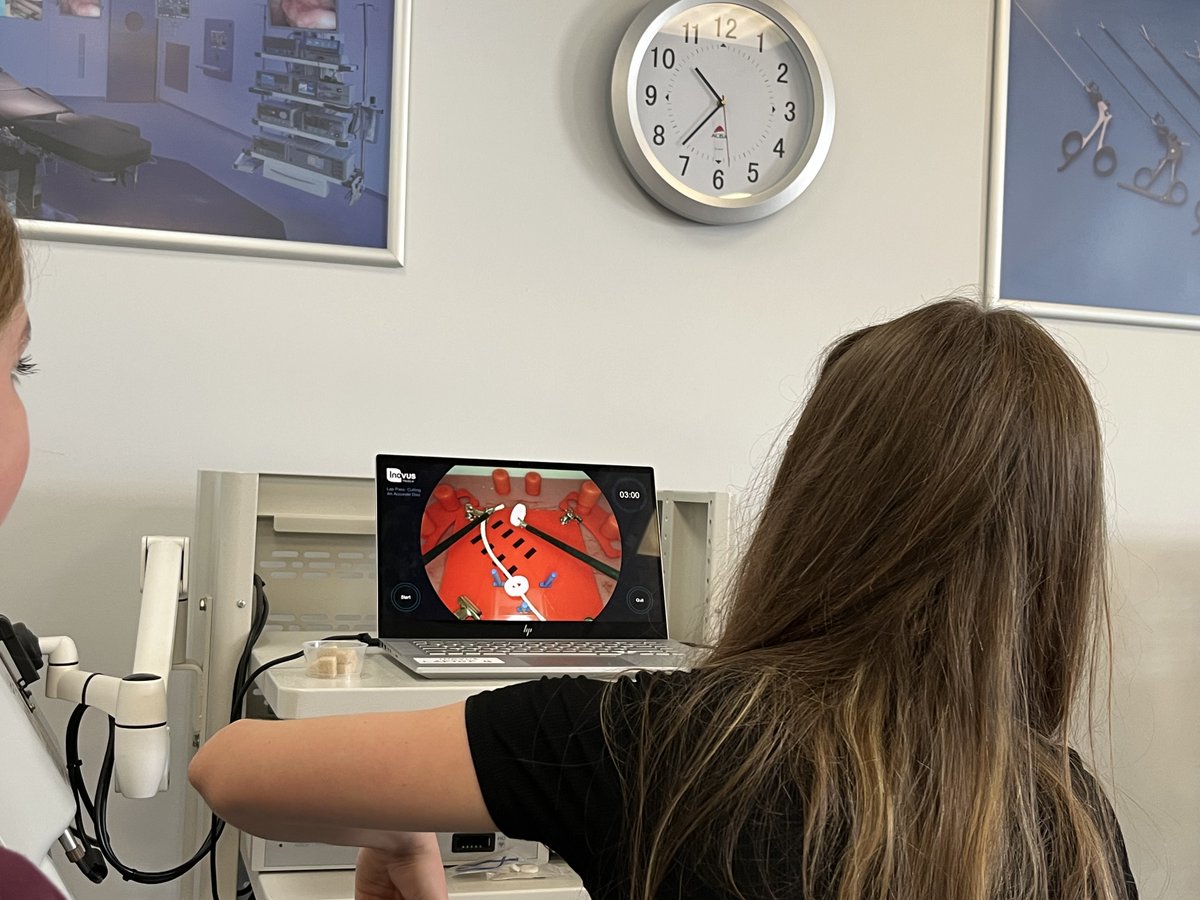 esneft_talent's tweet image. On Saturday, we hosted another insightful Next-Medic event for Year 9 students🩺🥼
Students had the chance to try out simulations in suturing, laparoscopy and even robotic surgery!👩⚕️
Thank you to everyone who made the day a success 🌟
#NextMedic #NHSCareers #FutureTalent