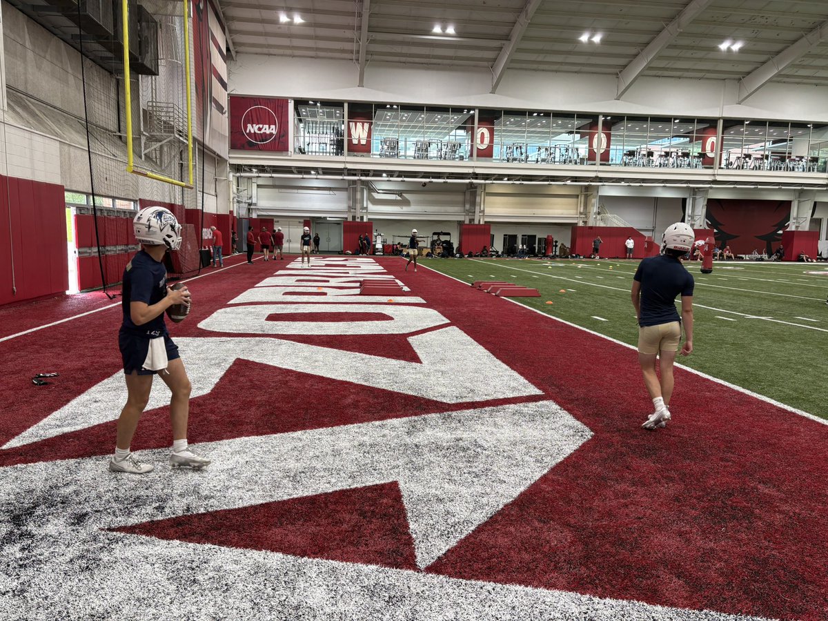 Wolverine Football (@bville_west_fb) on Twitter photo West Football getting ready for 7 on 7 and lineman challenge at <a href="/RazorbackFB/">Arkansas Razorback Football</a> West Football getting ready for 7 on 7 and lineman challenge at <a href="/RazorbackFB/">Arkansas Razorback Football</a>