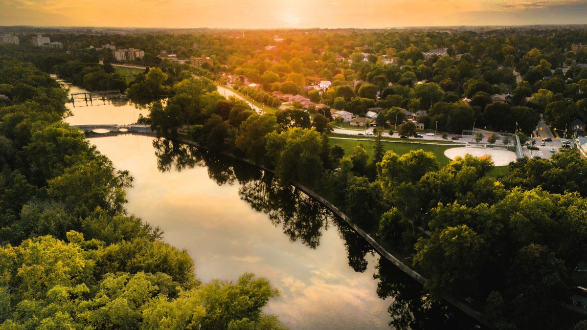 Each year, we report on our progress to make #Guelph a more sustainable and resilient city. Read the report to learn what we’re doing and how you can help reduce emissions where you live, work and play. ow.ly/GQ1T50Wb2Pp 
#ClimateChange #Sustainability #Guelph