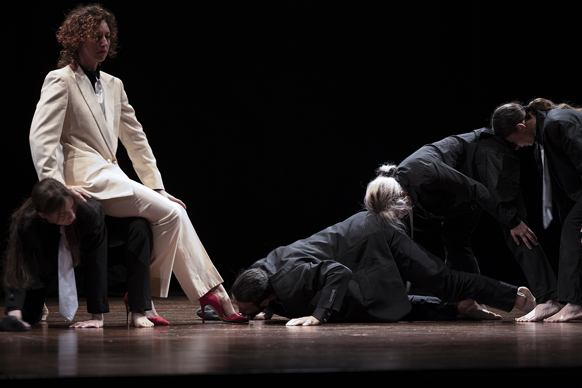 - 2 alla Prima Nazionale de "La Madrina" nel programma del Festival Estate Fiesolana

20 Giugno, ore 21:15, Teatro di Fiesole

Info e biglietti: bitconcerti.it/compagnia-motu…...

Ph: Alessandra Gambassi