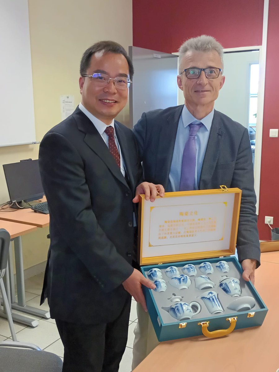 DRAREIC PACA (@drareic_paca) on Twitter photo 🇨🇳 🇫🇷 ✍️Les chefs d'établissement du lycée hôtelier Passedat de Marseille et du lycée professionnel Caoyang de la province de Shanghai se sont rencontrés le 18 juin 2025 afin de renouveler leur convention de #partenariat.
<a href="/RegionAcPaca/">Région académique Provence-Alpes-Côte d'Azur</a> 🇨🇳 🇫🇷 ✍️Les chefs d'établissement du lycée hôtelier Passedat de Marseille et du lycée professionnel Caoyang de la province de Shanghai se sont rencontrés le 18 juin 2025 afin de renouveler leur convention de #partenariat.
<a href="/RegionAcPaca/">Région académique Provence-Alpes-Côte d'Azur</a>