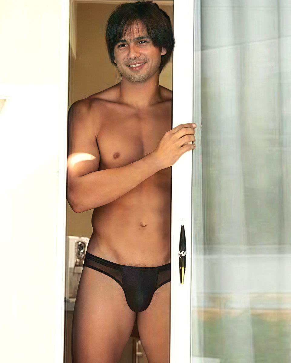 Adhik Mehta Tweets (@hothunksvideos) on Twitter photo Shahid Kapoor π€ Shahid Kapoor π€
