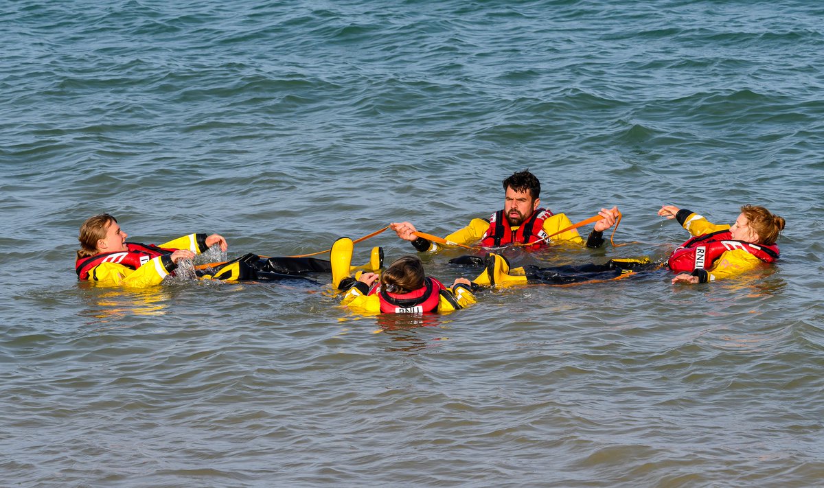🛟 RNLI Walmer's Duggie Rodbard II crew trained hard Tuesday!
Task rotations, throw bag rescue drills, and yacht harness practice kept crew sharp and safe in the water. Essential prep for saving lives at sea! 🌊💥
#RNLIWalmer #LifeboatTraining #SeaRescue #MaritimeSafety