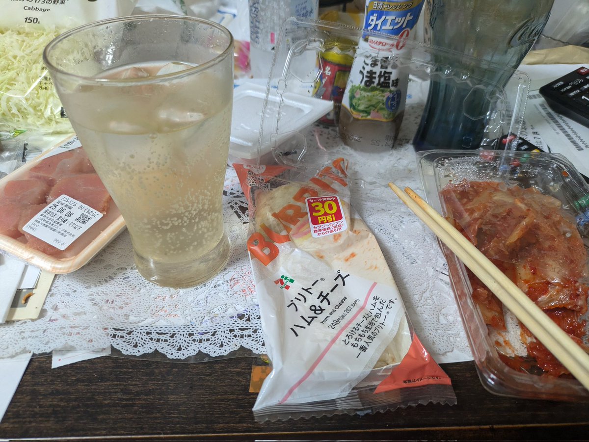 ATwohands's tweet photo. 一人になると食生活が(笑)
キムチ、ハイボール
1カ月で3キロ落ちていた🤣 https://t.co/JPjZ4S9Gq3